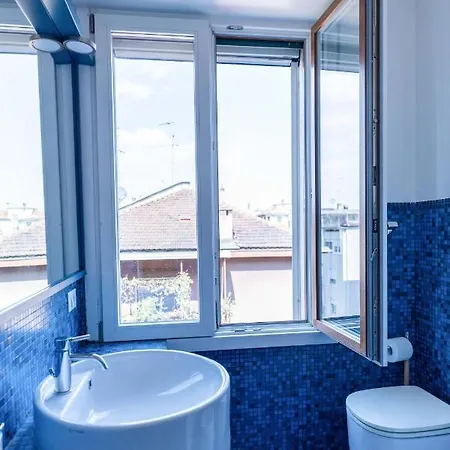 Milan Flat 5 Min From Duomo With Park For Small Cars Exterior photo